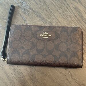 COACH wristlet great Condition